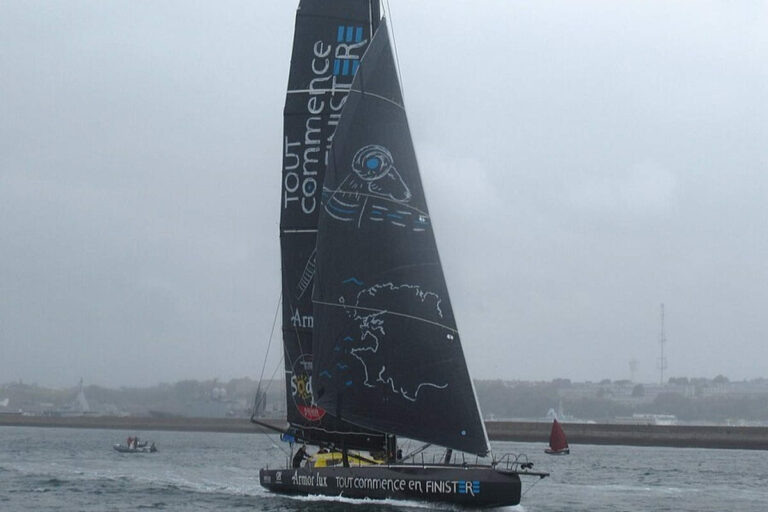 L'Imoca Tout commence en Finistère (Jean Le Cam) lors des fêtes maritimes de Brest 2024